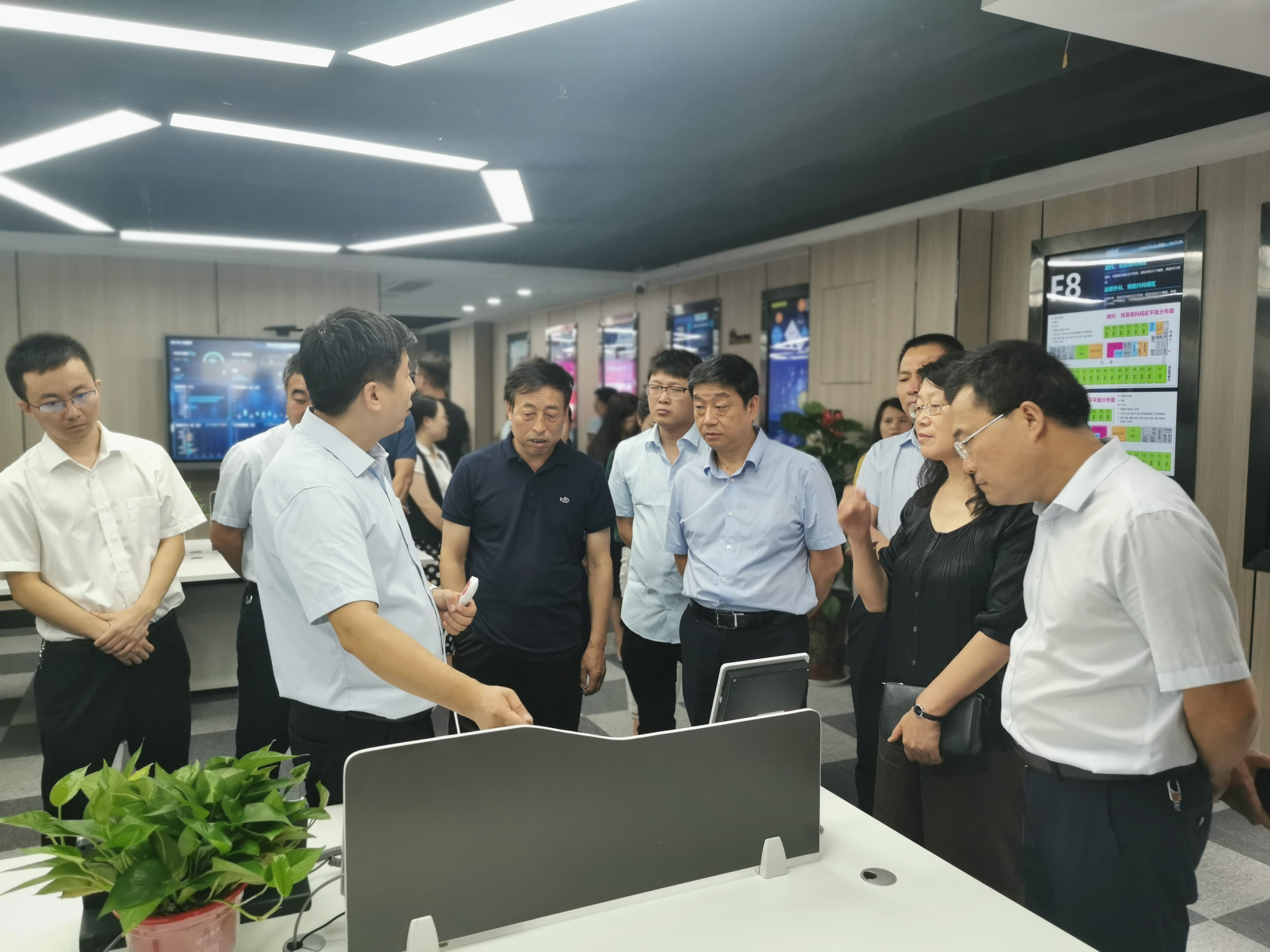 行业专家公司交流