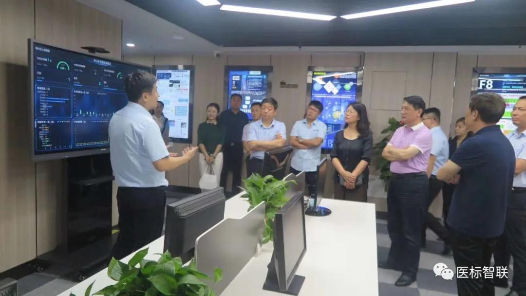 铜川市新区管委会与医标智联共同建立数字产业创新基地举行揭牌仪式(图7) 铜川市新区管委会与医标智联共同建立数字产业创新基地举行揭牌仪式(图7)