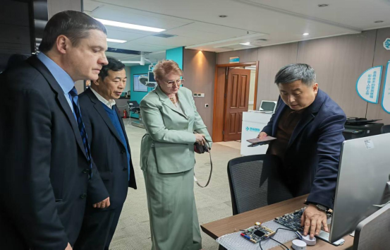 中俄友好、和平与发展委员会残疾人理事会俄方主席参访医标智联共筑数字医疗健康新丝路(图3) 中俄友好、和平与发展委员会残疾人理事会俄方主席参访医标智联共筑数字医疗健康新丝路(图3)